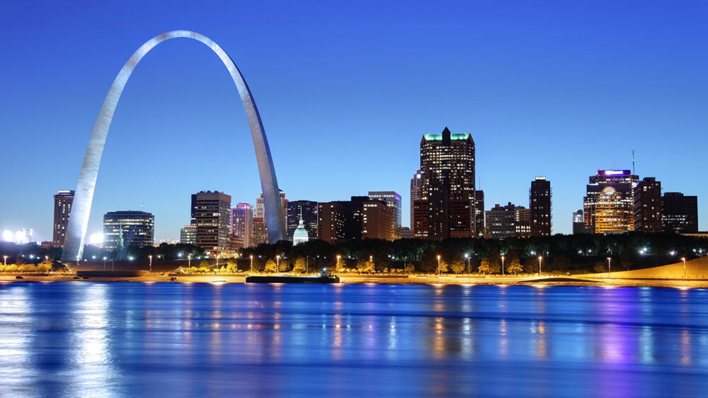 Night view of the Gateway Arch – St. Louis skyline